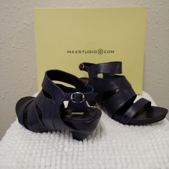 Max Studio navy Manila leather sandals - Picture 8 of 14